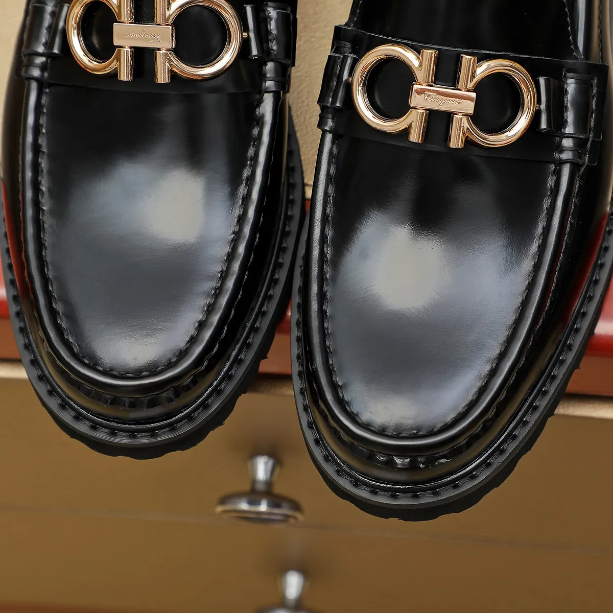 Men's shoes 💰440 Ferragamo [Ferragamo] top imported suit men's shoes 💯Original copy of the official website, product materials: selected imported embossed calfskin + luxury hardware buckle accessories ~ imported water-dyed cow 🐂 leather lining. Strong three-dimensional visual effect, original combination outsole, multiple colors available😘 Size: 39-44 (38.45.46. Customized)